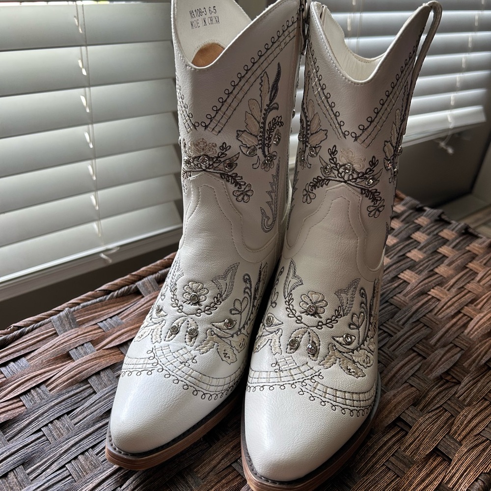 Embroidered White Ankle Boots